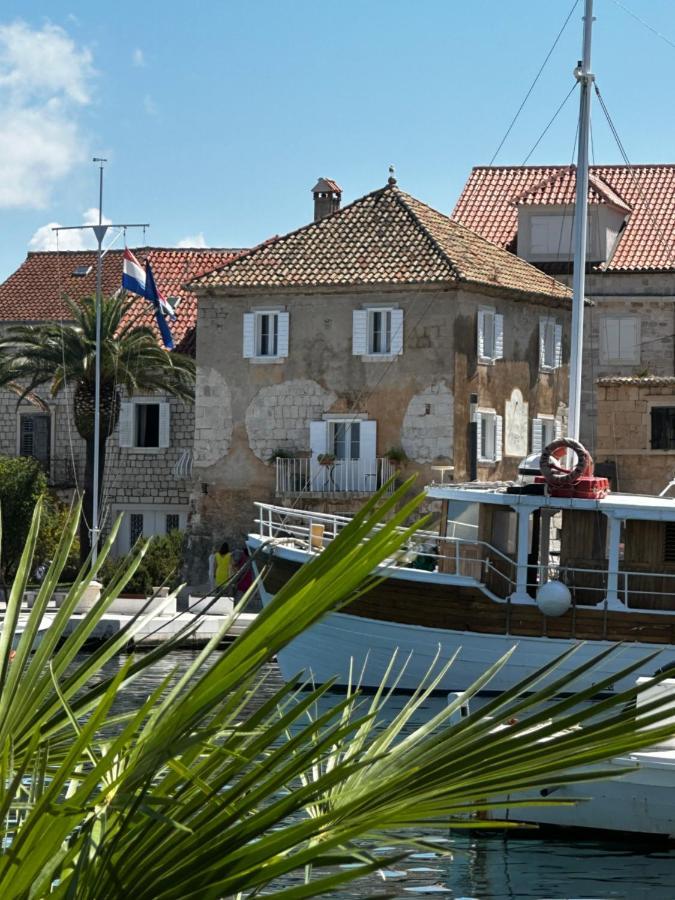 Castel Nonna Franka Apartment Sutivan ภายนอก รูปภาพ