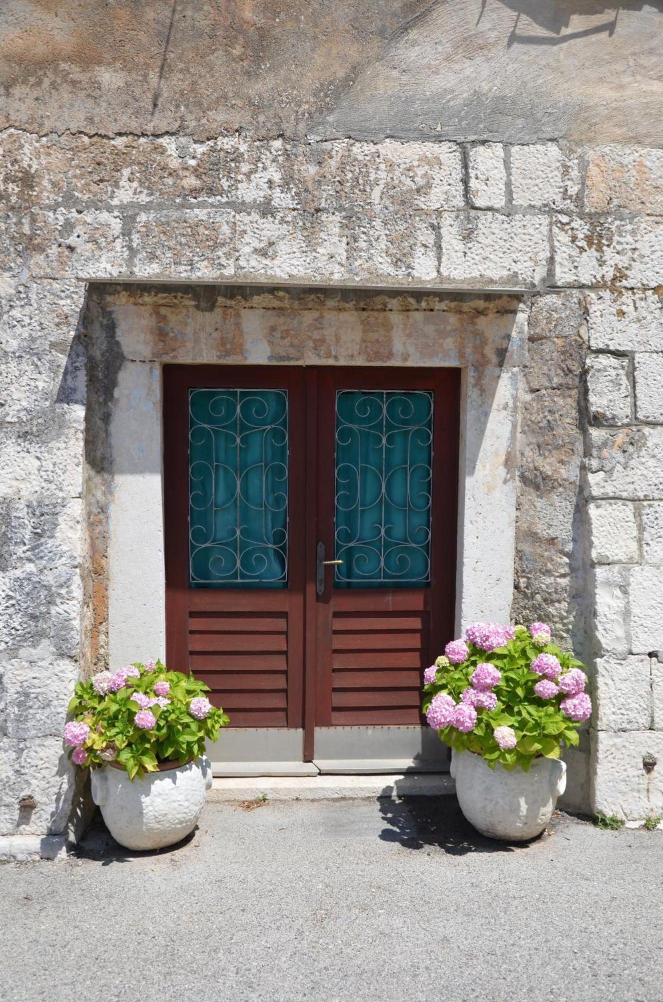 Castel Nonna Franka Apartment Sutivan ภายนอก รูปภาพ