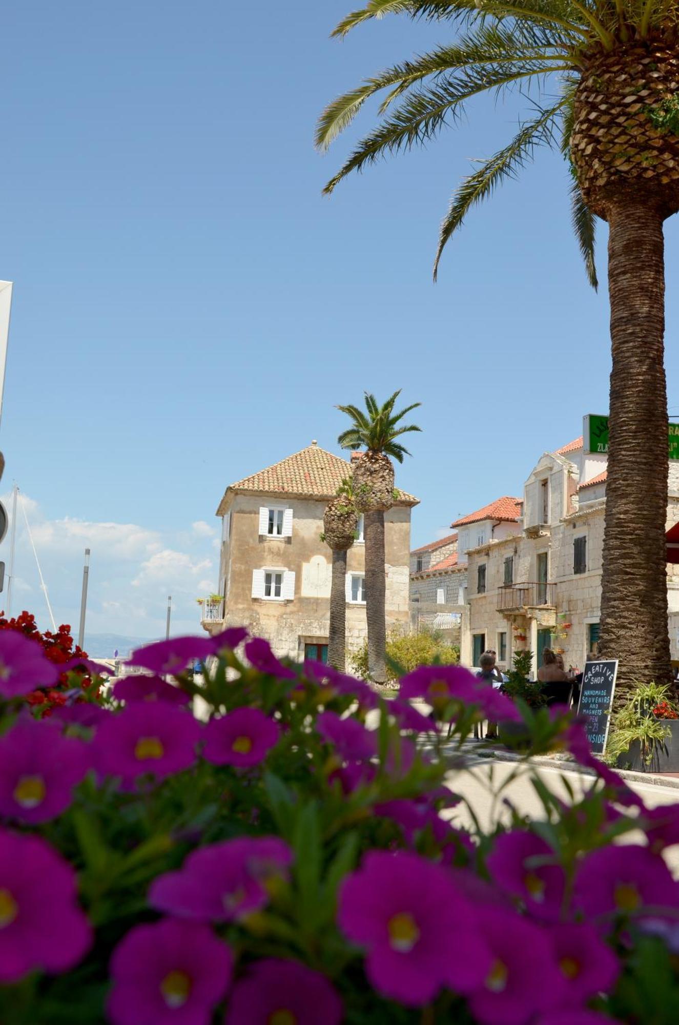 Castel Nonna Franka Apartment Sutivan ภายนอก รูปภาพ