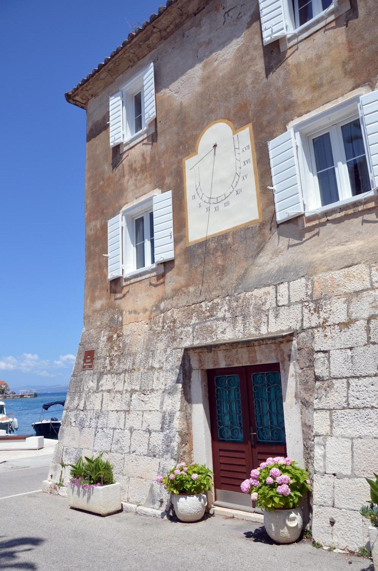 Castel Nonna Franka Apartment Sutivan ภายนอก รูปภาพ
