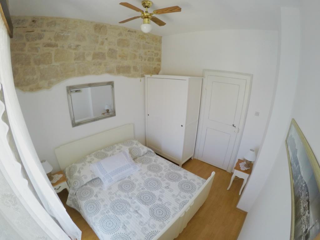 Castel Nonna Franka Apartment Sutivan ภายนอก รูปภาพ