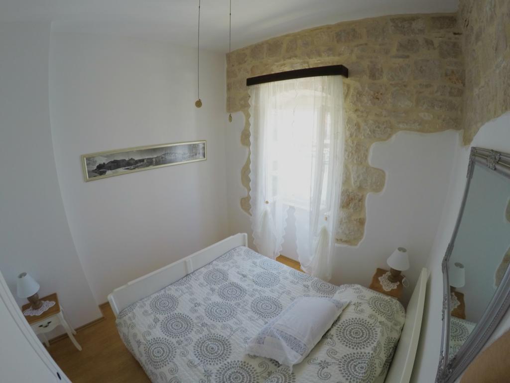 Castel Nonna Franka Apartment Sutivan ภายนอก รูปภาพ