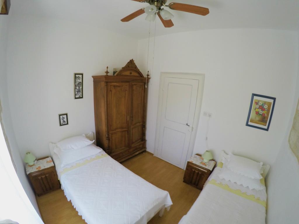 Castel Nonna Franka Apartment Sutivan ภายนอก รูปภาพ