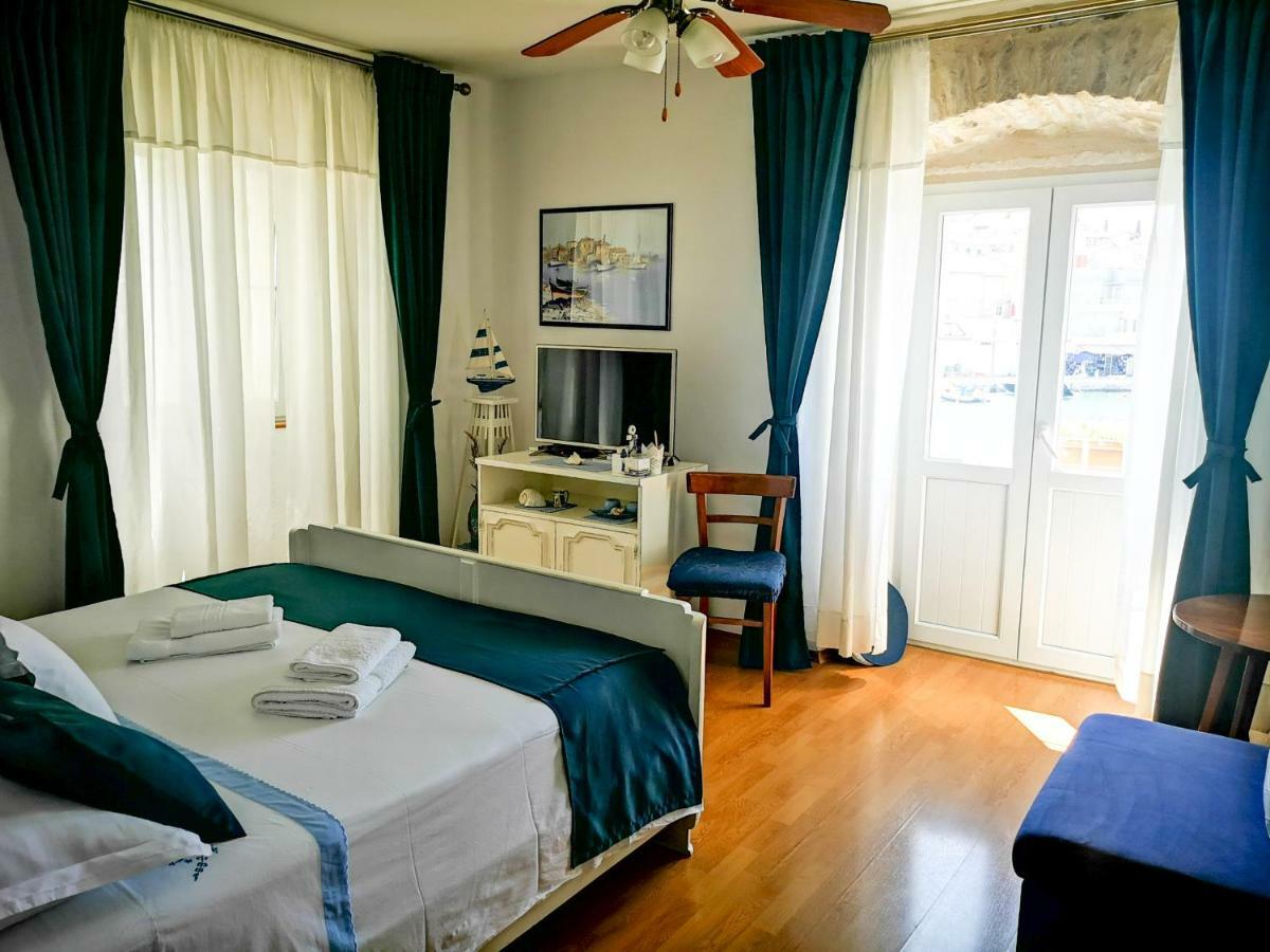 Castel Nonna Franka Apartment Sutivan ภายนอก รูปภาพ